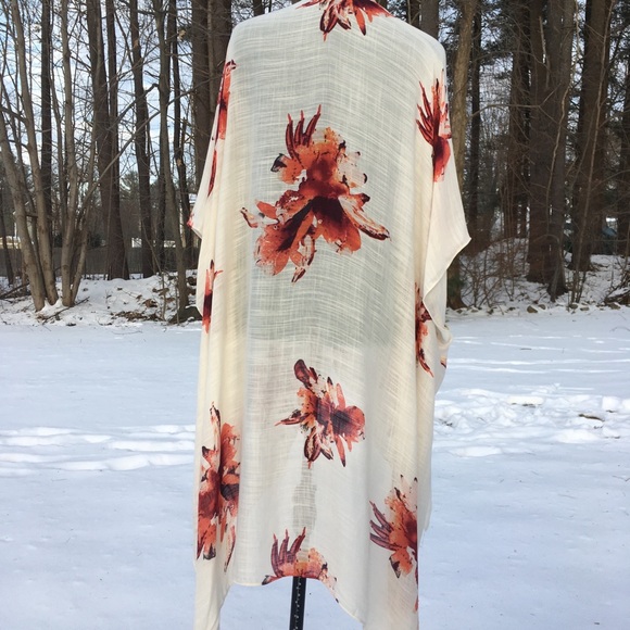 One Left! 🌸Gauzy Floral Boho Kimono - Picture 3 of 7